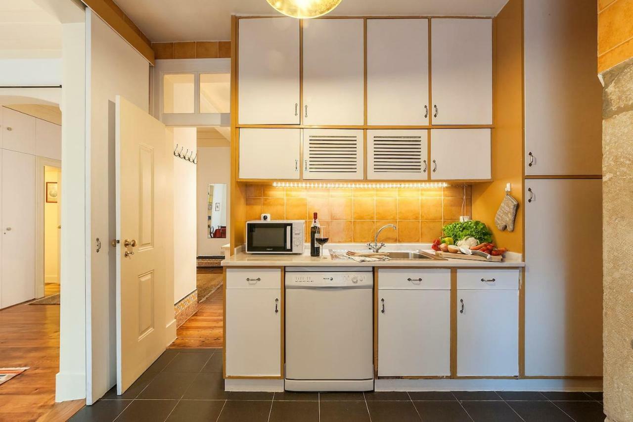2 Bedroom Apartment With Patio Next To Avenida Da Liberdade Lisboa Exterior foto